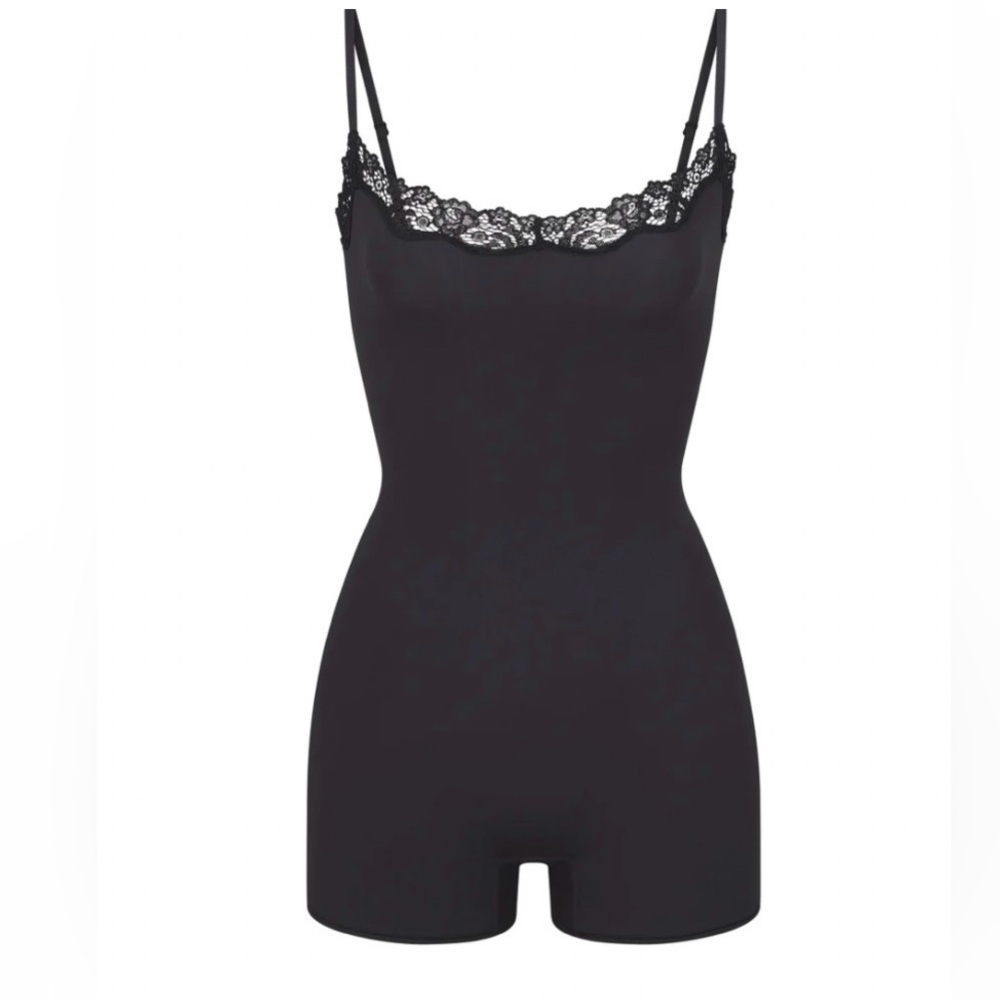 NWT: SKIMS - LACE ROMPER